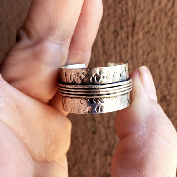 New Unique Twisted Silver Band Ring. - Picture 11 of 16